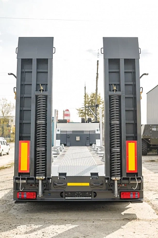 Низкорамный полуприцеп-тяжеловоз САВ 93183R (536062) г/п 40-45 тн, 3 оси, мехтрапы